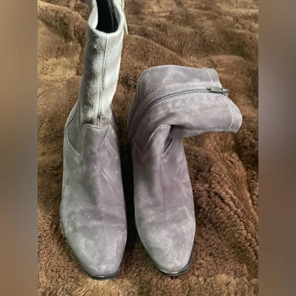 Aquatalia Women's Gray Suede Ankle Boots - Classic Zip Closure Block Heel